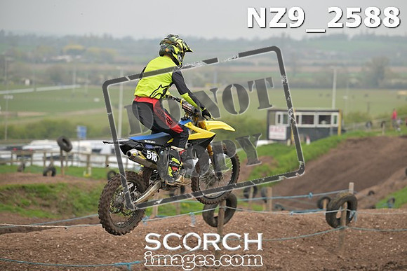 NZ9_2588