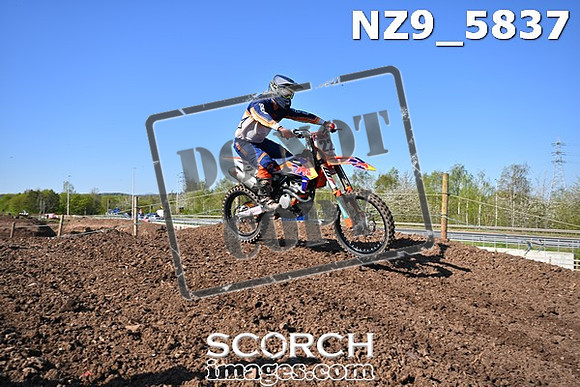 NZ9_5837