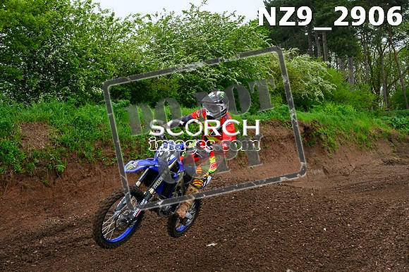 NZ9_2906