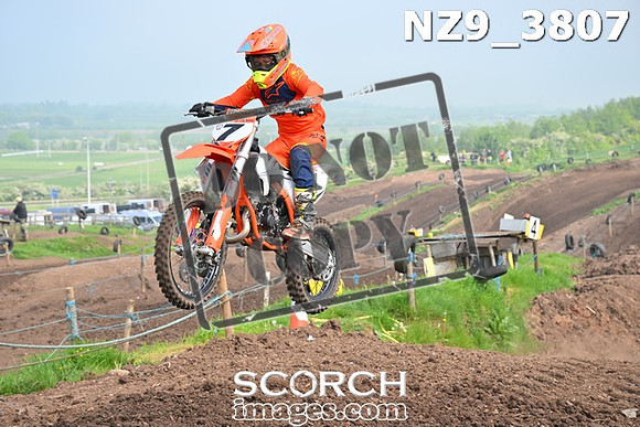 NZ9_3807