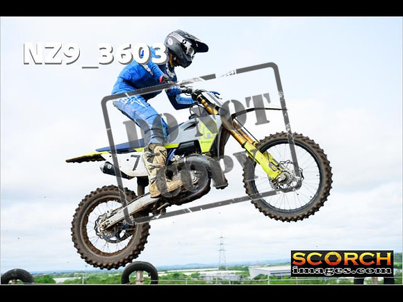Experts-053