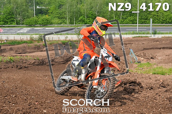 NZ9_4170