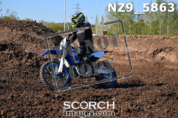 NZ9_5863