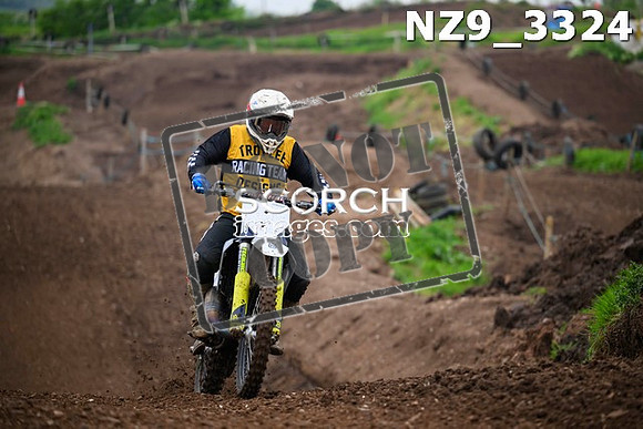 NZ9_3324