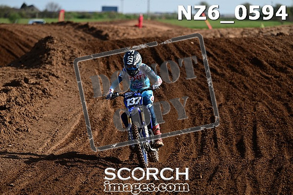 NZ6_0594