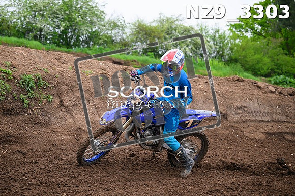 NZ9_3303
