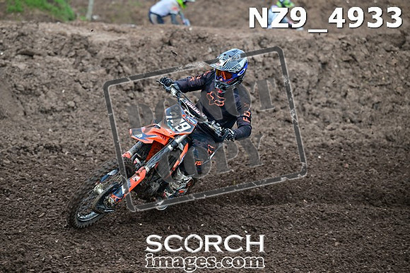 NZ9_4933