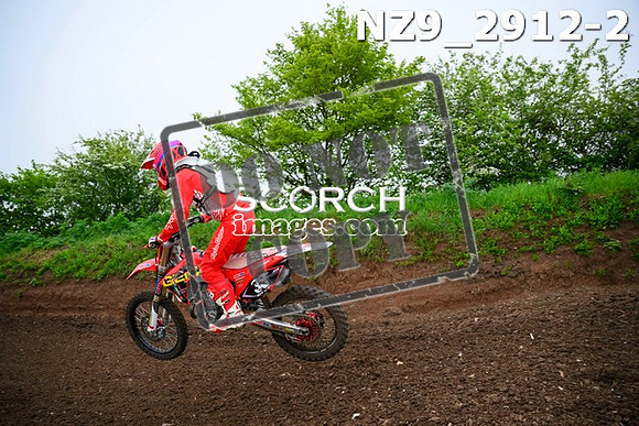 NZ9_2912-2