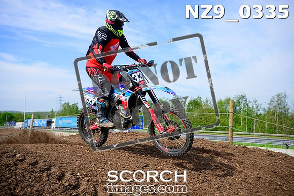 NZ9_0335