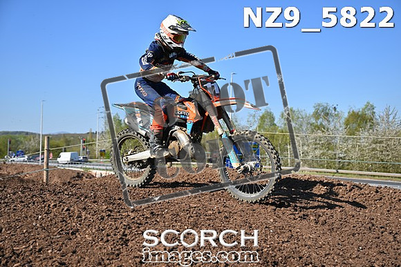 NZ9_5822