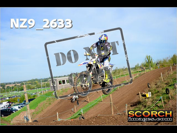 Experts-085