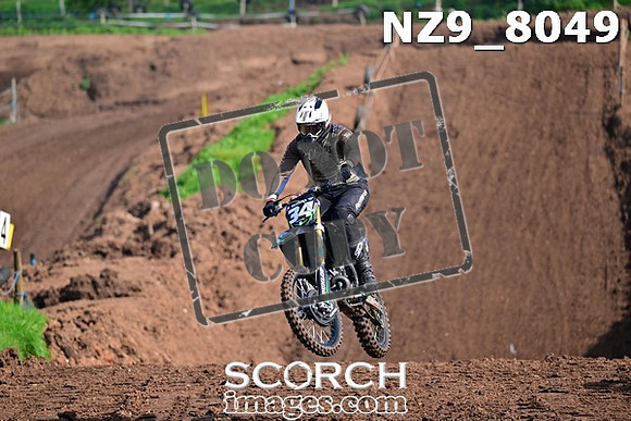 NZ9_8049