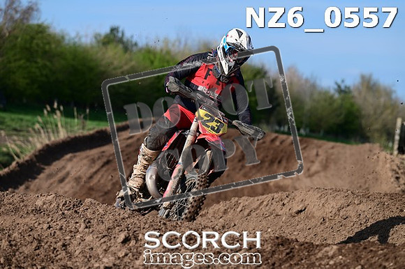 NZ6_0557
