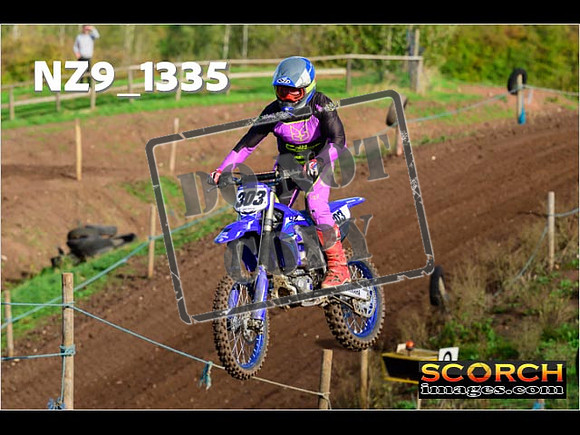 Experts-048
