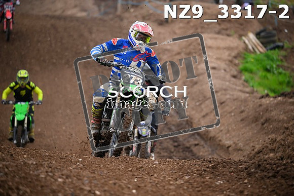 NZ9_3317-2