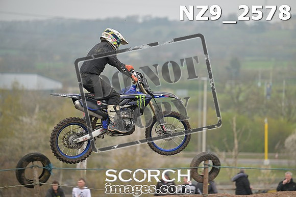 NZ9_2578