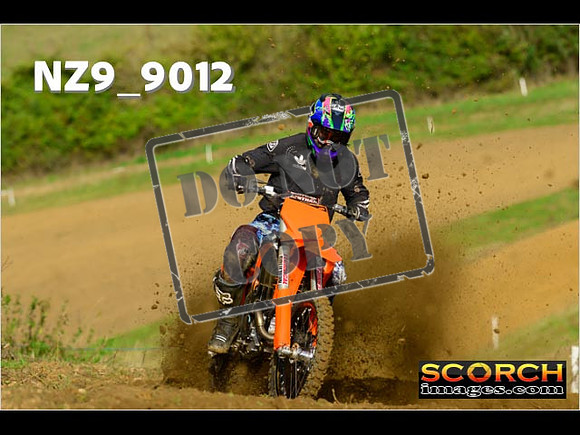 Experts-057