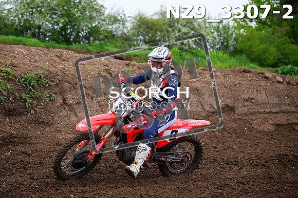 NZ9_3307-2