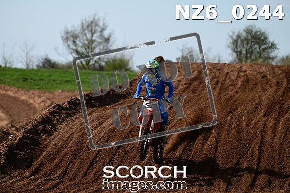 NZ6_0244