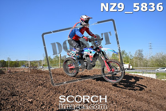 NZ9_5836