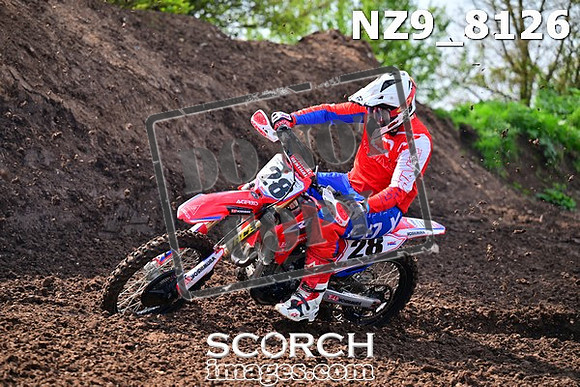 NZ9_8126