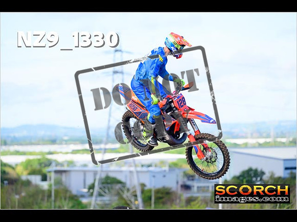 Experts-043