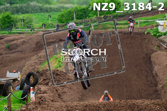 NZ9_3184-2