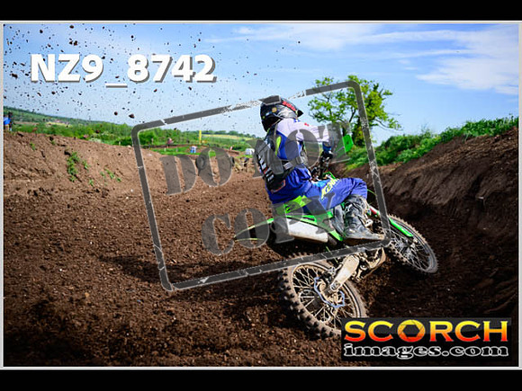 Experts-084