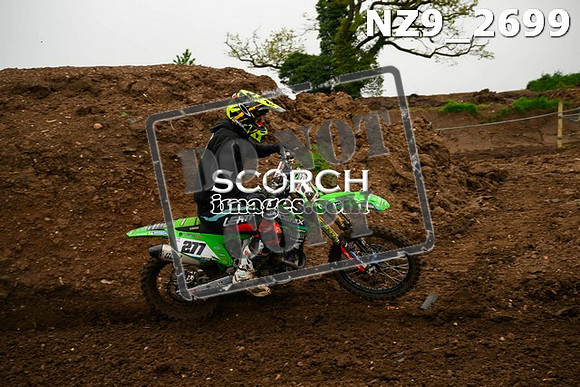 NZ9_2699