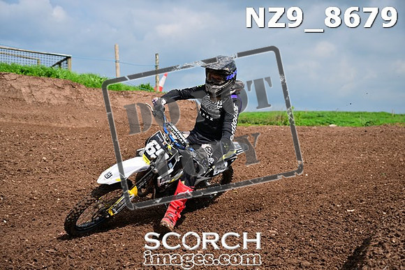 NZ9_8679