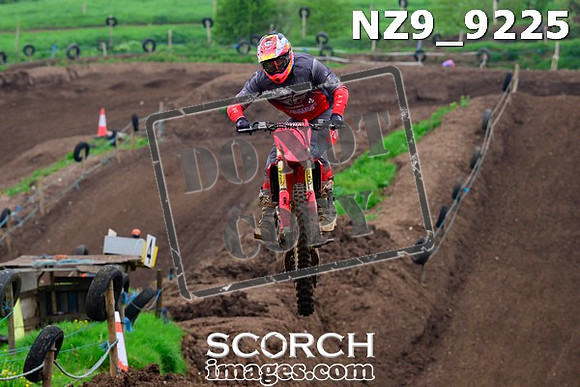 NZ9_9225