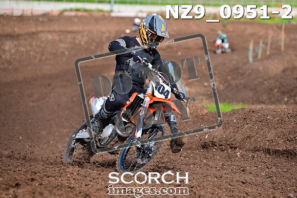 NZ9_0951-2