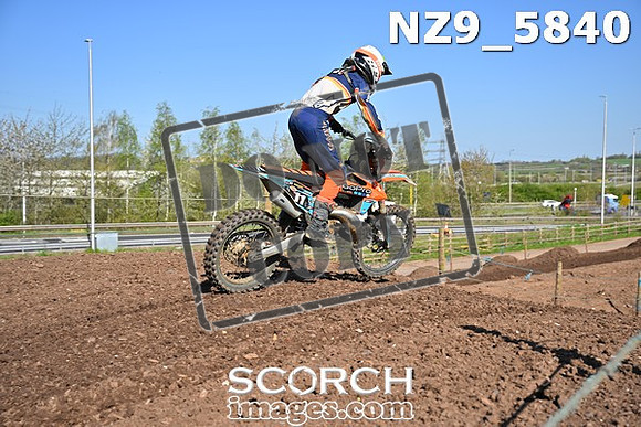 NZ9_5840