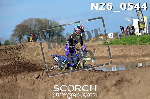 NZ6_0544