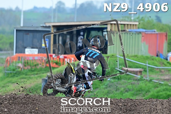 NZ9_4906