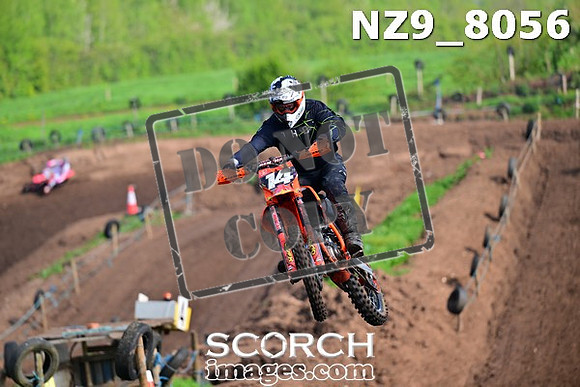NZ9_8056