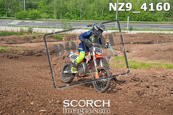 NZ9_4160