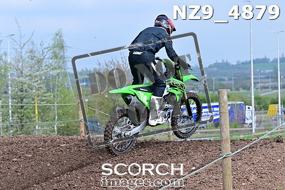 NZ9_4879
