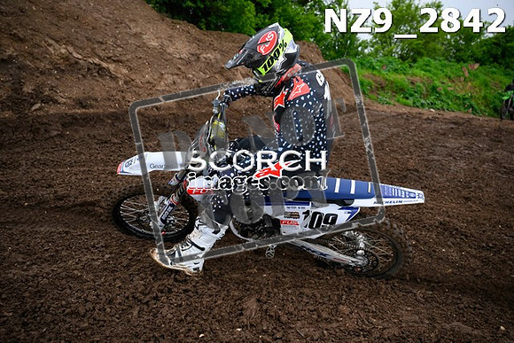 NZ9_2842