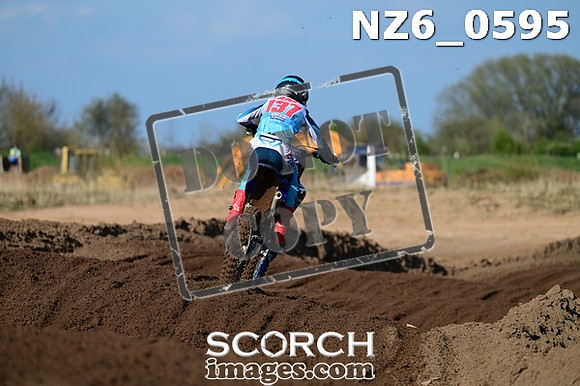 NZ6_0595