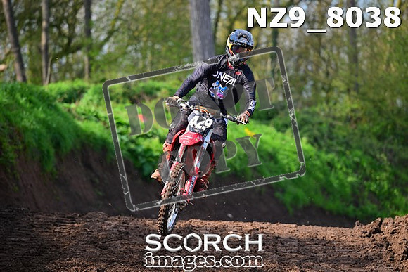 NZ9_8038