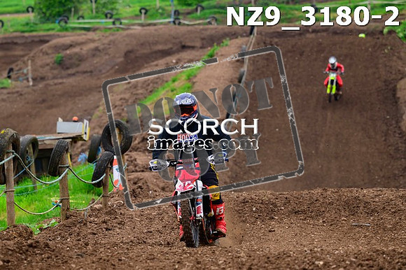NZ9_3180-2