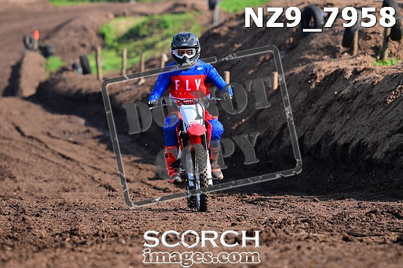 NZ9_7958