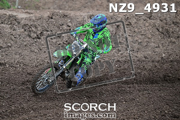 NZ9_4931