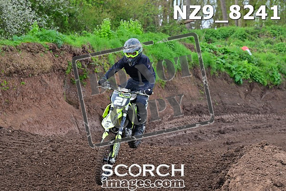 NZ9_8241