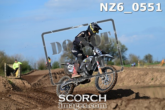 NZ6_0551