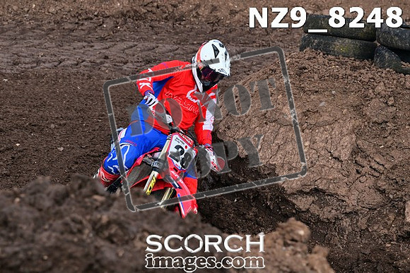 NZ9_8248