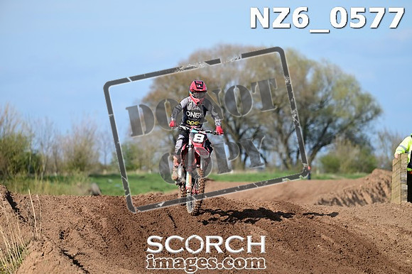 NZ6_0577