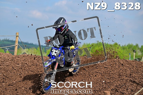 NZ9_8328