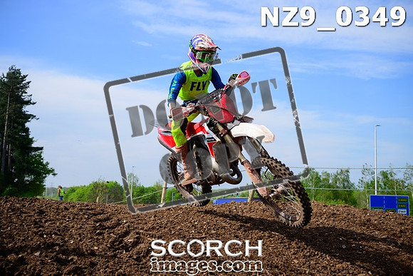 NZ9_0349